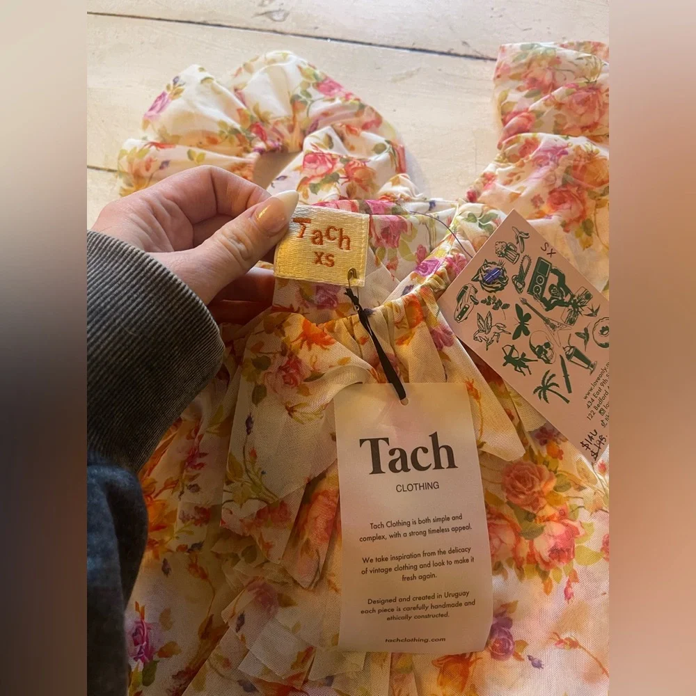 Tach NWT CASPIA FLORAL Ruffle Top Womens Size XS retails $186 - Picture 8 of 8